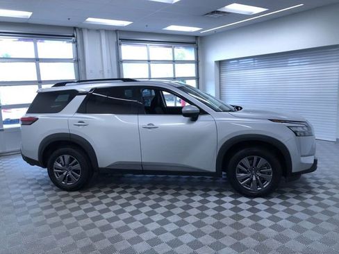 Used 2025 Nissan Pathfinder SV AWD/4WD image 35