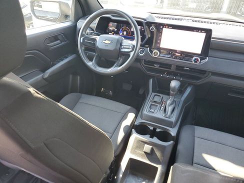 Used 2024 Chevrolet Colorado W/T image 10