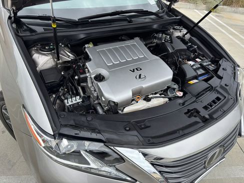 Used 2017 Lexus ES 350 w/ Premium Package FWD image 5