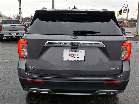 Used 2022 Ford Explorer XLT w/ Equipment Group 202A image 5