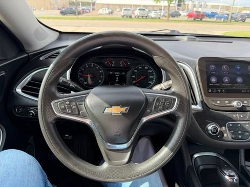 Used 2020 Chevrolet Malibu LT FWD image 21