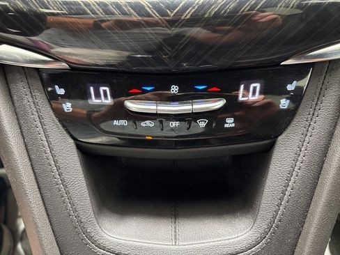 Used 2023 Cadillac XT6 Premium Luxury image 37