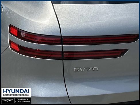 Used 2022 Genesis GV70 3.5T Sport w/ Sport Advanced Package AWD/4WD image 10