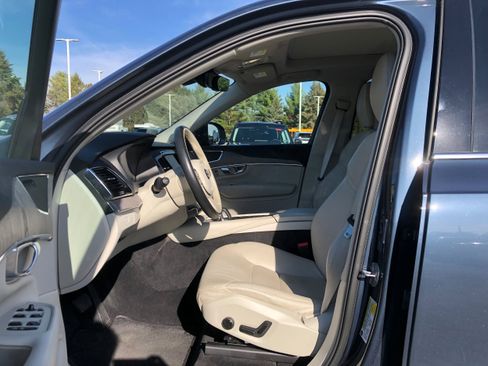 Used 2023 Volvo XC90 B6 Plus image 21