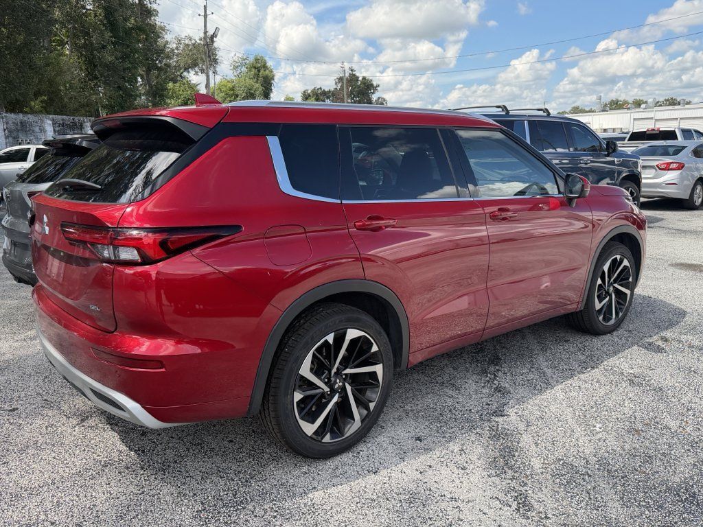Used 2023 Mitsubishi Outlander SEL FWD image 3