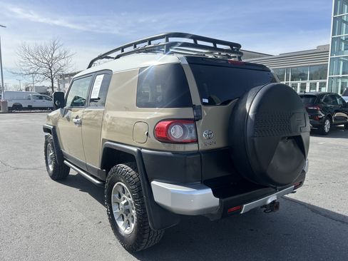 Used 2012 Toyota FJ Cruiser 4WD w/ Convenience Pkg image 3