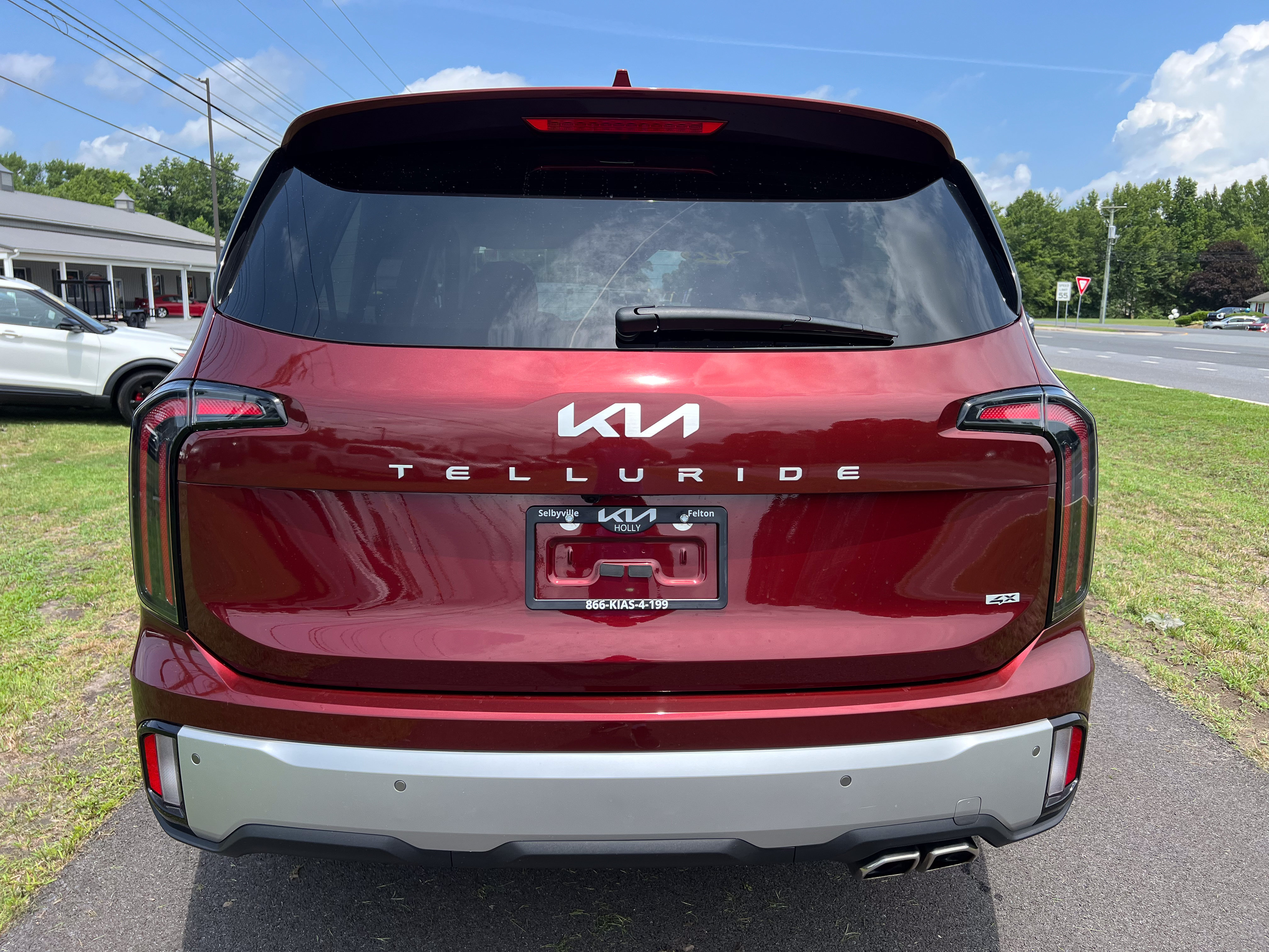 Used 2024 Kia Telluride EX w/ EX Captain's Chair Package AWD/4WD image 4