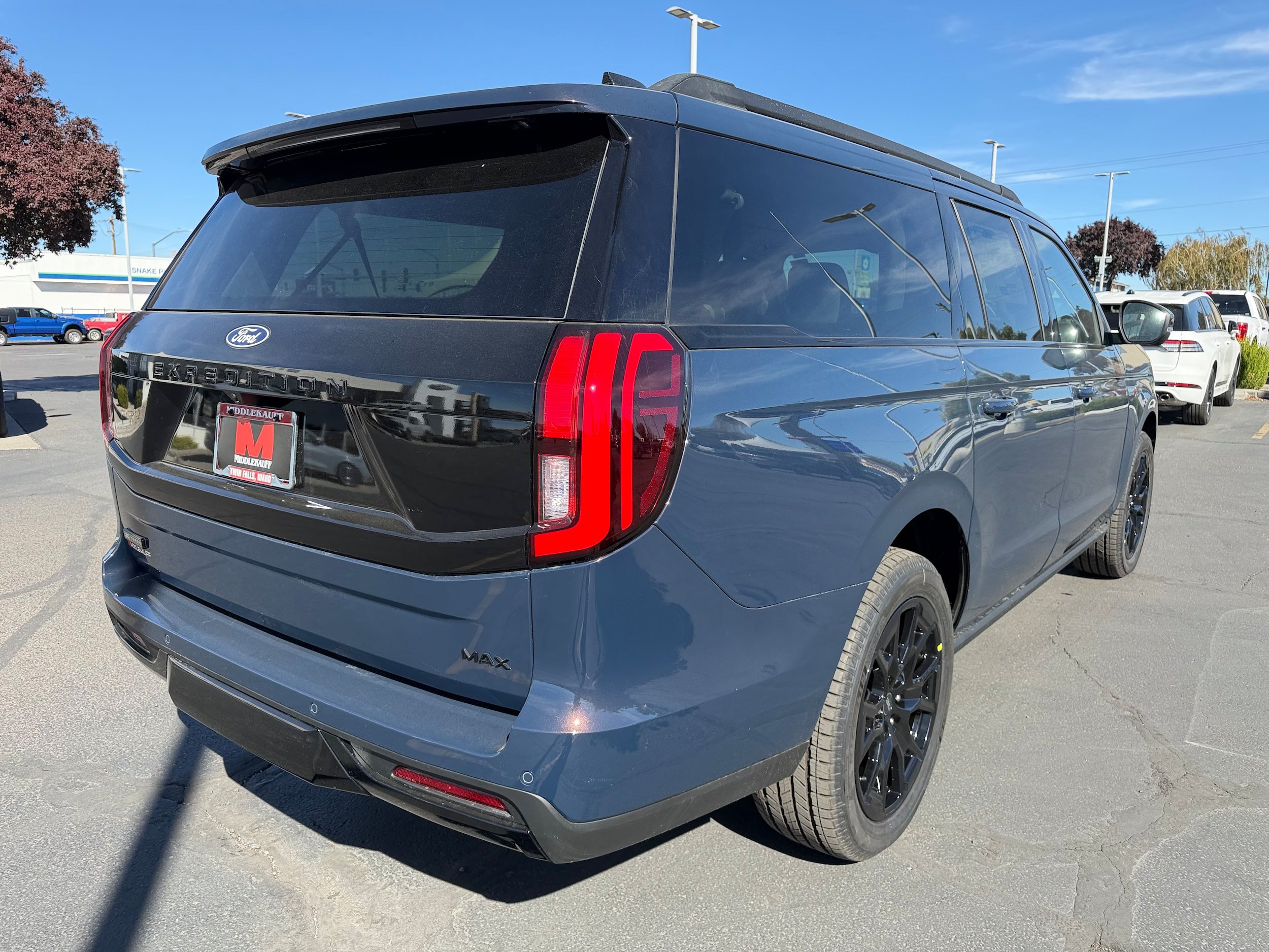 New 2027 Ford Expedition Max Platinum AWD/4WD image 3