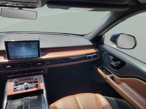 Used 2023 Lincoln Aviator Reserve w/ Equipment Group 201A RWD image 7