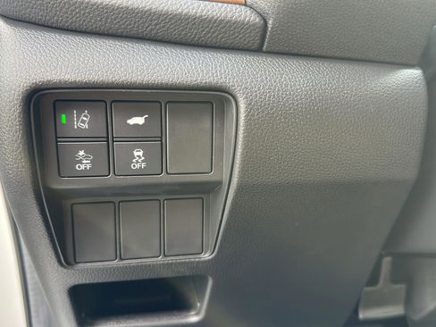 Used 2018 Honda CR-V Touring image 13