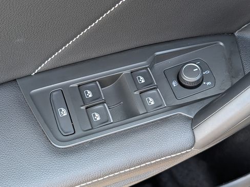 Certified 2024 Volkswagen Tiguan SE w/ MDO Package, Two-Row AWD/4WD image 19