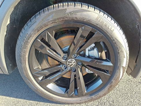 Used 2024 Volkswagen Tiguan SE R-Line image 9