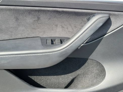 Used 2023 Tesla Model Y Long Range AWD/4WD image 18