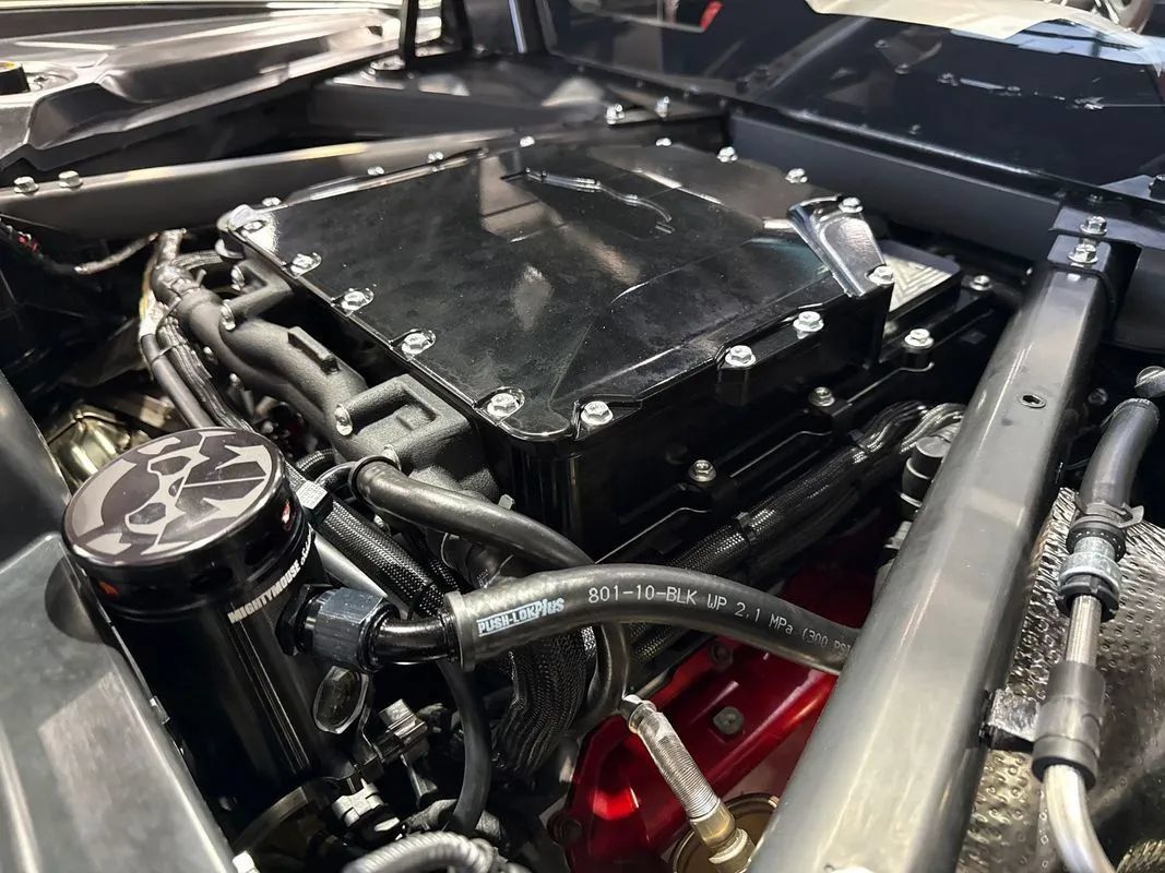 Used 2024 Chevrolet Corvette Stingray Preferred Cpe w/ Z51 Performance Package RWD image 17