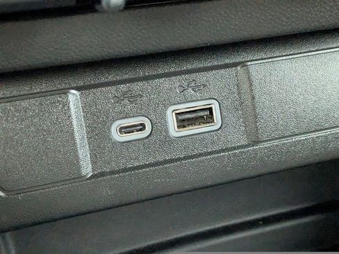 Used 2025 Chevrolet Colorado Z71 w/ Technology Package image 24