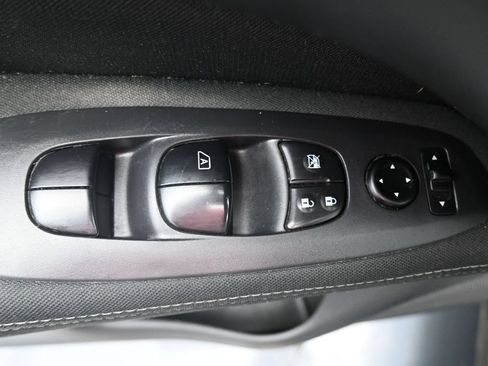 Used 2017 Nissan Pathfinder S AWD/4WD image 11