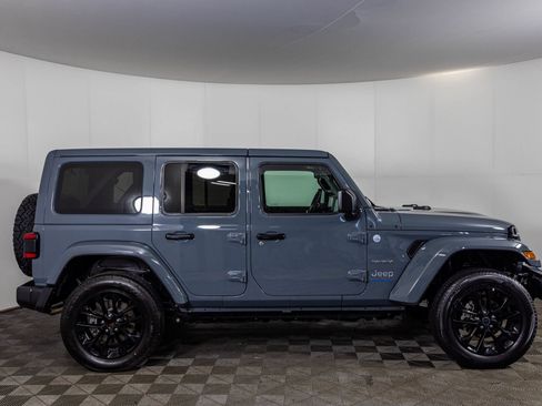 Used 2024 Jeep Wrangler Unlimited Sahara AWD/4WD image 13