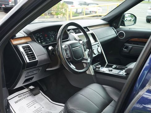 Used 2018 Land Rover Discovery HSE image 12