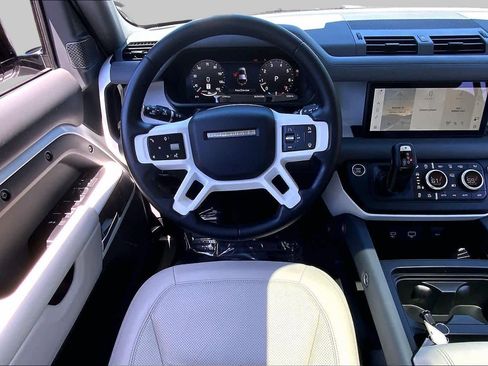 Used 2023 Land Rover Defender 110 SE AWD/4WD image 6