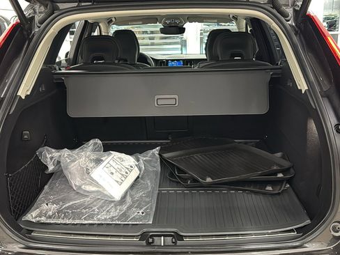 Used 2023 Volvo XC60 T8 Ultimate w/ Climate Package image 29