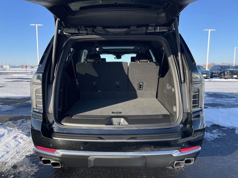 Used 2025 Chevrolet Suburban High Country image 25