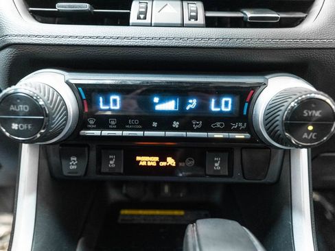 Used 2021 Toyota RAV4 XLE Premium AWD/4WD image 30