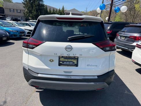 Used 2023 Nissan Rogue SV image 6