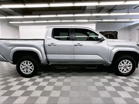 Used 2025 Toyota Tacoma SR5 AWD/4WD image 14