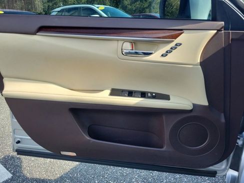 Used 2018 Lexus ES 350 w/ Premier Package image 36