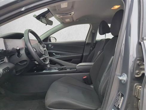 Used 2023 Hyundai Elantra SEL w/ Convenience Package image 12