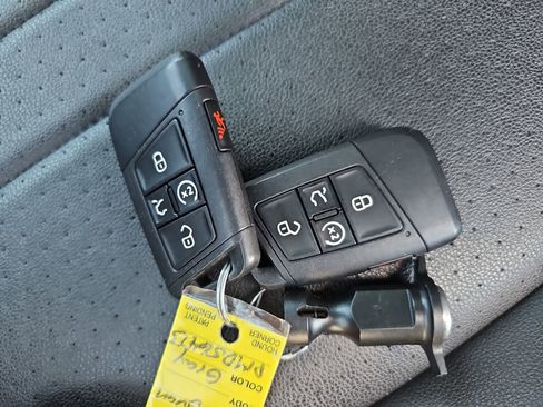 Certified 2023 Volkswagen Tiguan SE R-Line FWD image 36
