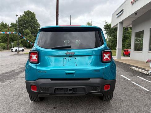 Certified 2021 Jeep Renegade Latitude AWD/4WD image 8