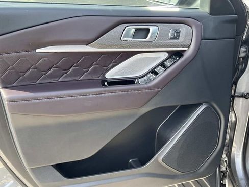 Used 2025 Ford Explorer Platinum w/ LUX Leather Package image 9