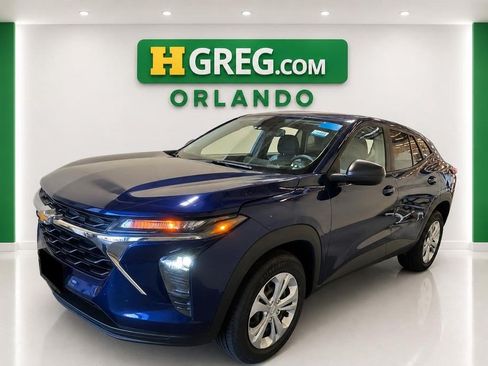 Used 2024 Chevrolet Trax LS w/ Driver Confidence Package FWD image 4