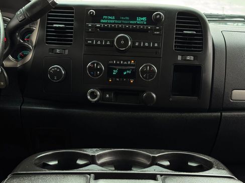 Used 2011 Chevrolet Silverado 1500 1HY image 17