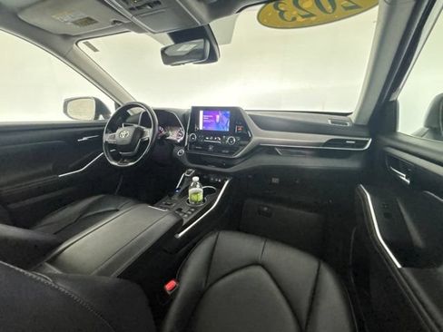 Used 2023 Toyota Highlander XLE AWD/4WD image 30