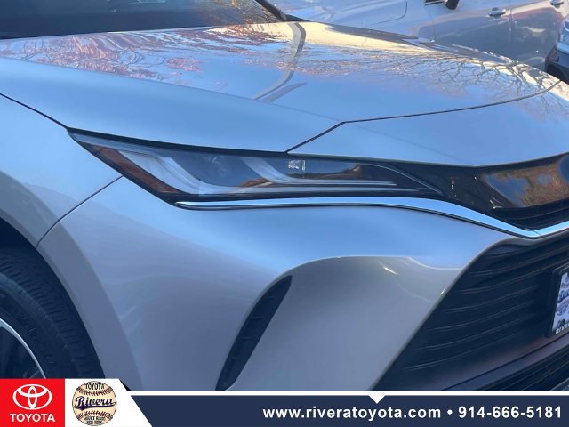 Used 2024 Toyota Venza LE AWD/4WD image 11