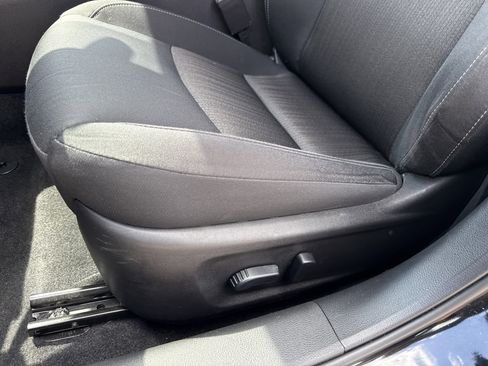 Used 2025 Nissan Altima 2.5 SV FWD image 34