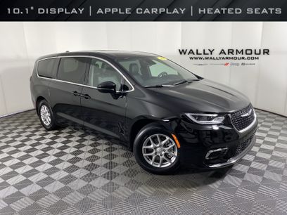 Used 2026 Chrysler Pacifica Select