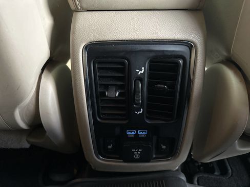 Used 2014 Jeep Grand Cherokee Limited image 24