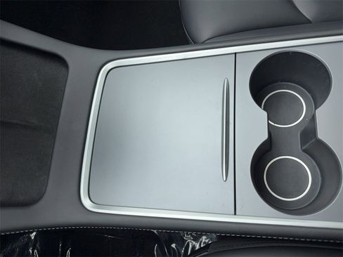 Used 2023 Tesla Model Y 2WD image 34