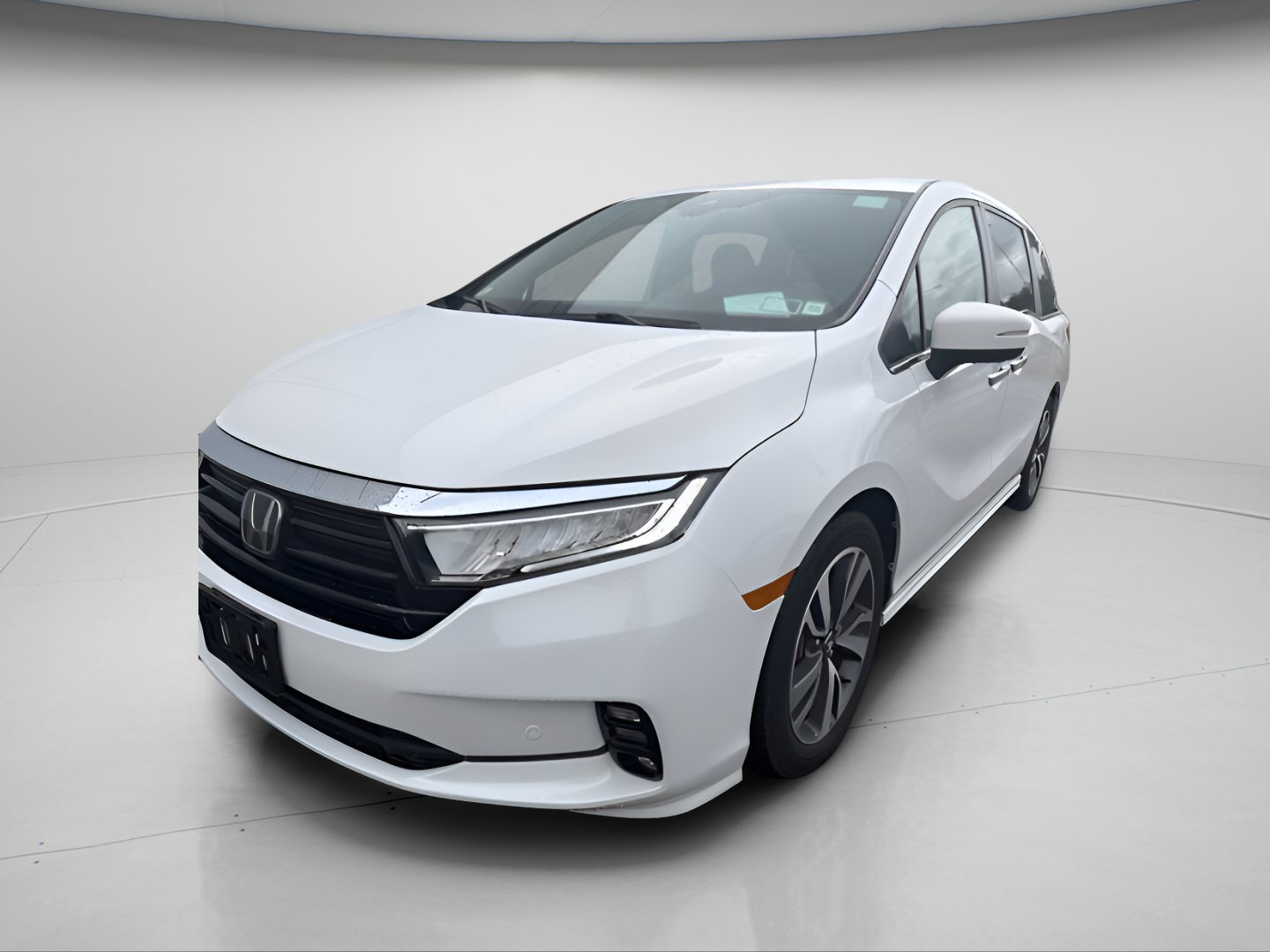 Used 2024 Honda Odyssey Touring image 2