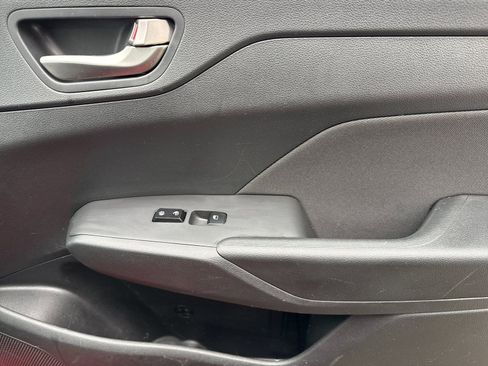 Used 2022 Hyundai Accent SE image 17