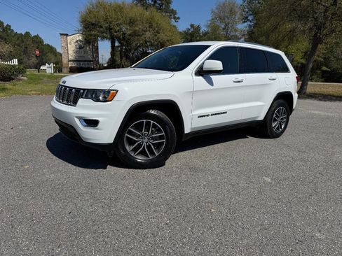 Used 2018 Jeep Grand Cherokee Laredo image 29