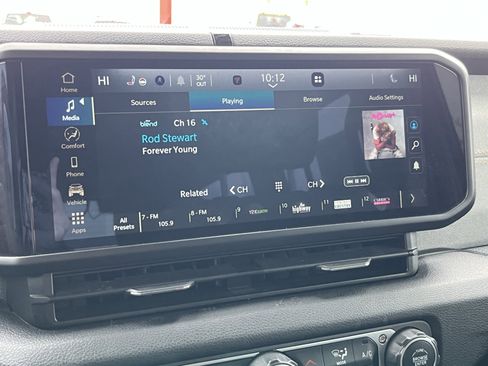 Used 2024 Jeep Wrangler Unlimited image 26