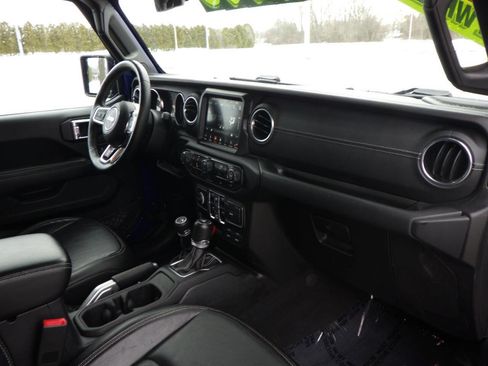 Used 2019 Jeep Wrangler Unlimited Sahara w/ Uconnect 4C Nav & Sound Group image 19