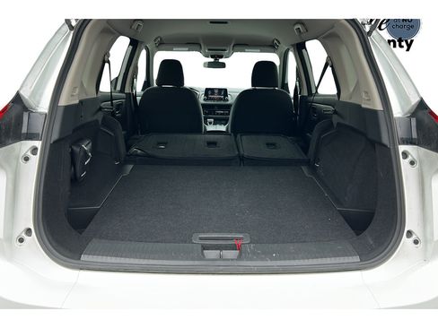 Used 2025 Nissan Rogue S FWD image 18