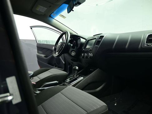 Used 2018 Kia Forte S image 27