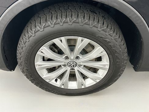 Used 2019 Volkswagen Tiguan SE image 11