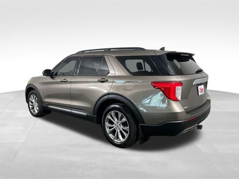 Used 2021 Ford Explorer XLT w/ Equipment Group 202A image 4